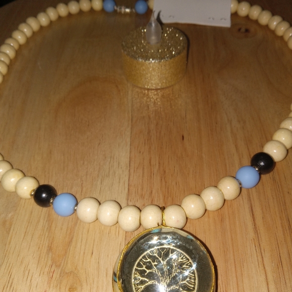 Tree of life emblem on a beaded necklace - Picture 2 of 5